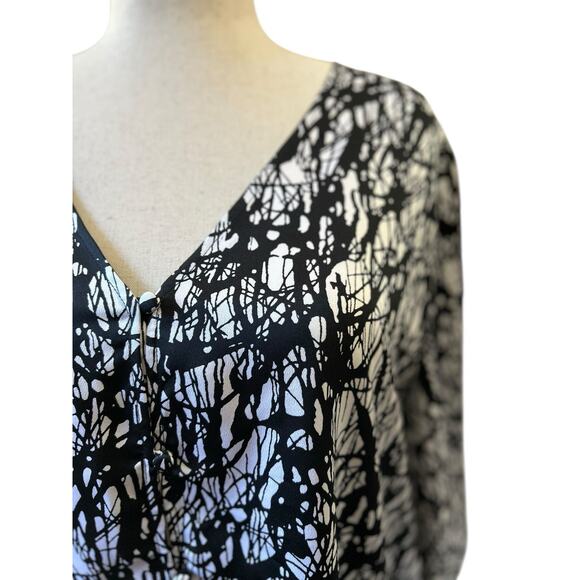 Halogen Women's Long Sleeve Blouse Black White Size 2X Abstract Career Casual - Picture 2 of 8